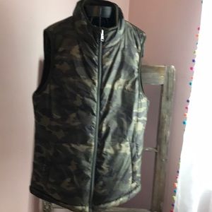 Core life camo vest size medium